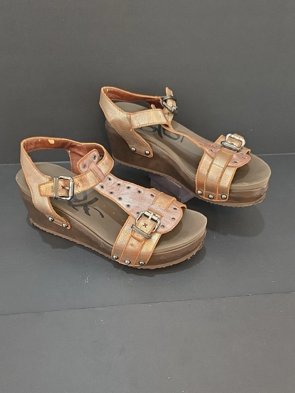 OTBT Caravan Metallic Copper Wedge Sandals with Buckles Size 8.5